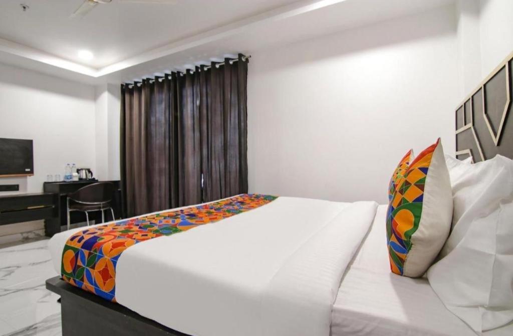 Hotel Grey Sky New Delhi Luaran gambar
